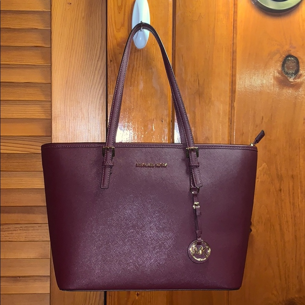 NWT Michael Kors Jet Set Travel Purse in Merlot